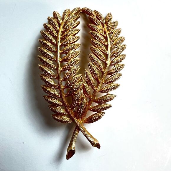 Vintage Retro Dual Gold Tone Textured Leaf Brooch Pin - Picture 7 of 9
